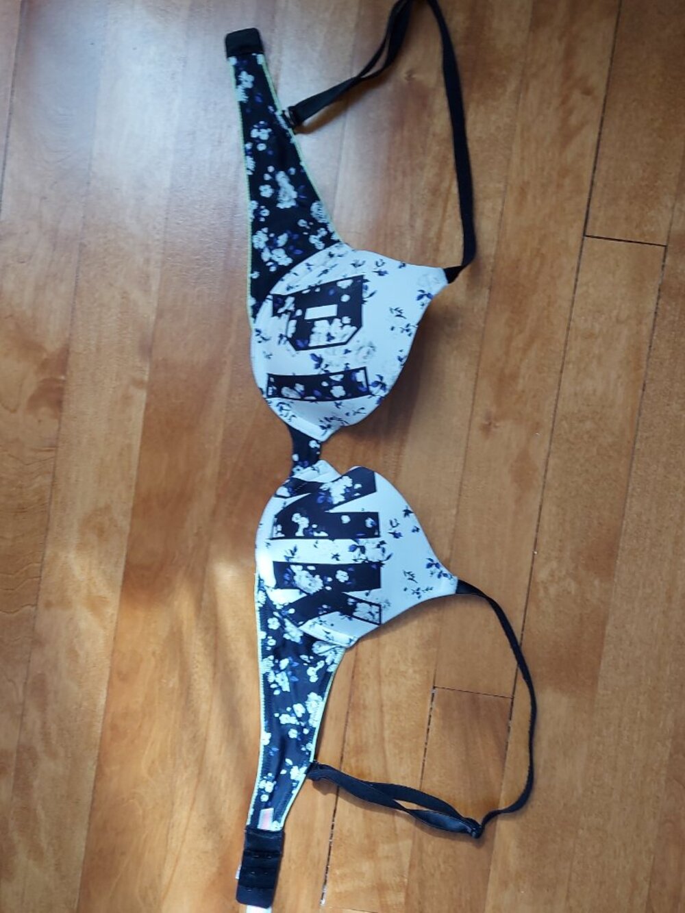 Victoria’s Secret wear everywhere lightly lined t-shirt bra